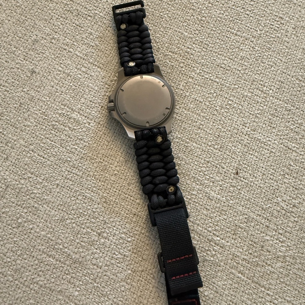 Victorinox Black and Gray I.N.O.X. Dive Watch - Paracord Strap - Picture 4 of 7